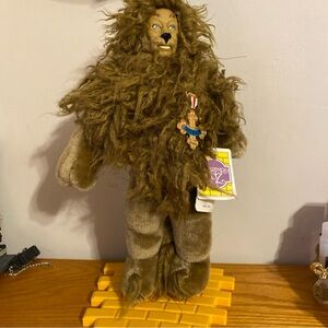 Vtg 1987 Cowardly Lion Wizard Of Oz With Yellow Brick Road Stand 14” By Turner